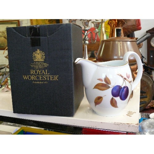 287 - A ROYAL WORCESTER 'EVESHAM' JUG WITH ORIGINAL BOX