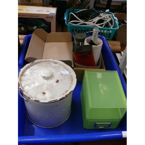 304 - A LARGE TRAY OF MIXED ITEMS TO INCLUDE ENAMEL FLOUR TIN, OIL ETC