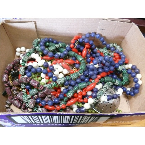 334 - A SMALL BOX OF VINTAGE COSTUME JEWELLERY