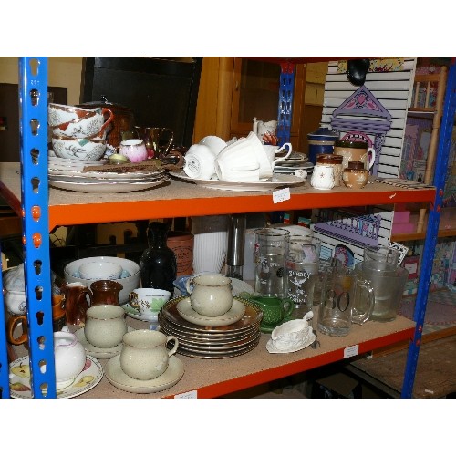 407 - 2 SHELVES OF VARIOUS MIXED CHINA AND GLASSWARE TO INCLUDE ROYAL WORCESTER, DENBY, DOULTON LAMBETH ET... 