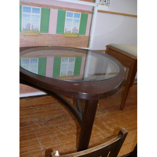 431 - A RETRO GLASS TOPPED, 3 LEGGED COFFEE TABLE