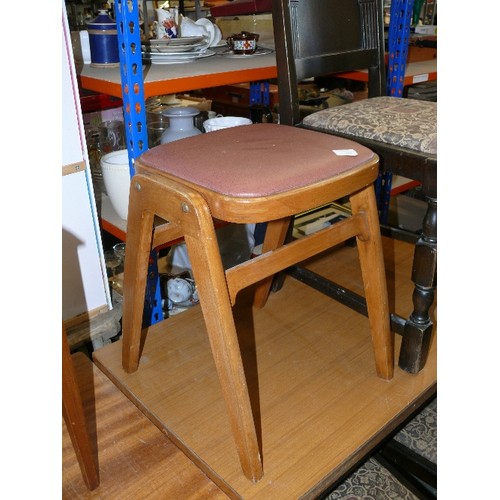 434 - A SMALL VINTAGE WOODEN STOOL WITH RED LEATHER TOP