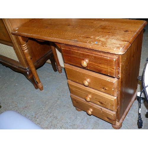 454 - A SMALL PINE DESK/DRESSNG TABLE WITH 4 DRAWERS