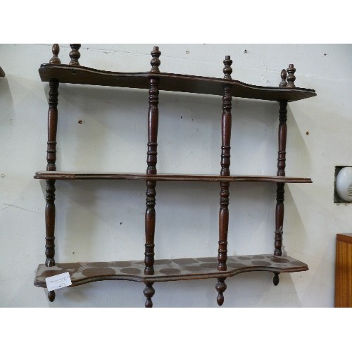 473 - A PAIR OF SMALL WOODEN WALL HANGING SHELVING DISPLAYS