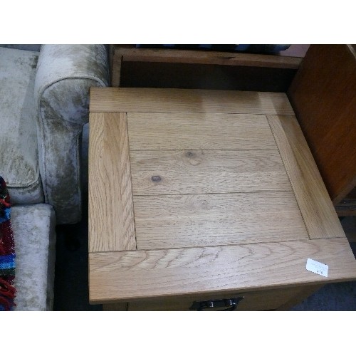 478 - A PINE SIDE TABLE WITH 1 DRAWER AND SHELF