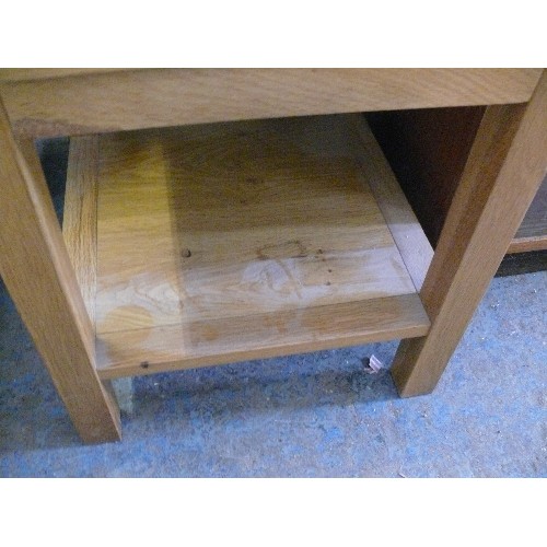 478 - A PINE SIDE TABLE WITH 1 DRAWER AND SHELF