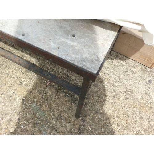 497 - VINTAGE METAL GARDEN TABLE