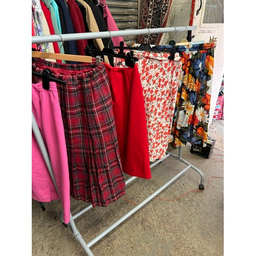 571 - GOOD QUALITY LADIES SKIRTS - MANY M&S, SIZES 14 TO 16, SUMMER COLOURS. ALSO A PINK & BLUE TARTAN KIL... 