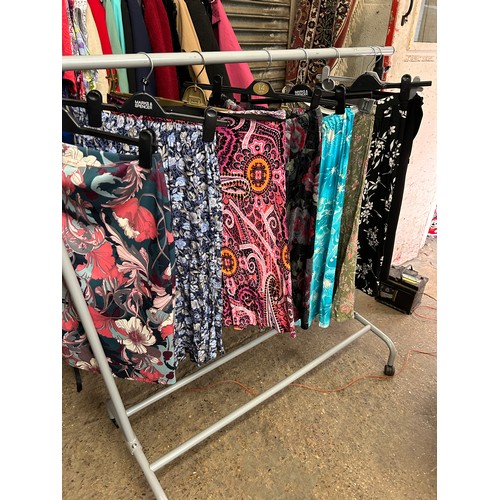 571 - GOOD QUALITY LADIES SKIRTS - MANY M&S, SIZES 14 TO 16, SUMMER COLOURS. ALSO A PINK & BLUE TARTAN KIL... 