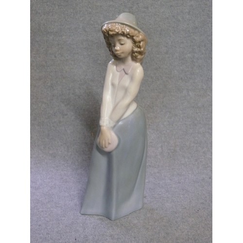 6 - A NAO BY LLADRO FIGURINE OF A GIRL