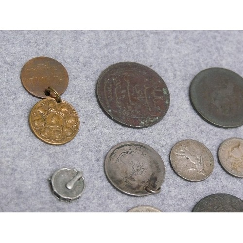 34 - INTERESTING LOT OF COINS AND COIN PENDANTS TO INCLUDE AN 1819 SILVER SHILLING, AFGHANISTAN 1 RUPEE, ... 