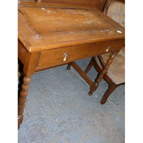 505 - A VINTAGE OAK DESK