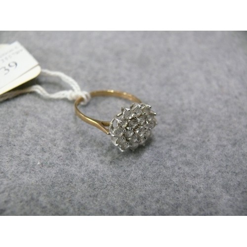 39 - A LOVELY CLUSTER 9CT GOLD RING THIS HAS A REAL SPARKLE GREAT ENGAGEMENT RING SIZE R WEIGHT 2.62GR