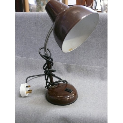 85 - A SMALL ITALIAN DESK LAMP