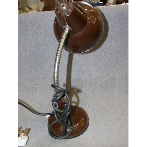 85 - A SMALL ITALIAN DESK LAMP