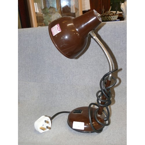 85 - A SMALL ITALIAN DESK LAMP