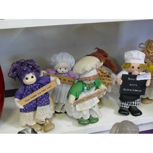 100 - A SELECTION OF VARIOUS DOLL FIGURINES HOLDING MOTIVATIONAL SIGNS