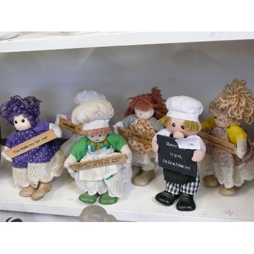 100 - A SELECTION OF VARIOUS DOLL FIGURINES HOLDING MOTIVATIONAL SIGNS