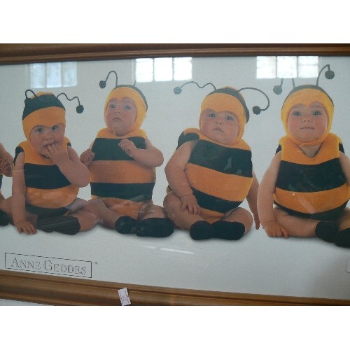 126 - A LARGE FRAMED AND ANNE GEDDES PRINT OF BABIES DRESSED AS BEES