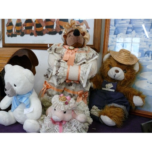 128 - 4 VARIOUS TEDDY BEARS/ CUDDLY TOYS