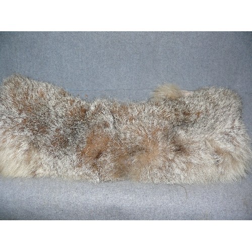 180 - FOX FUR COLLAR