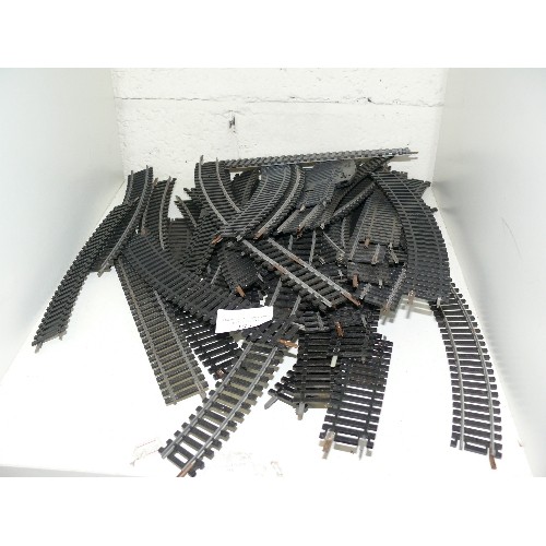 185 - A SELECTION OF 'OO' GAUGE TRAIN TRACK