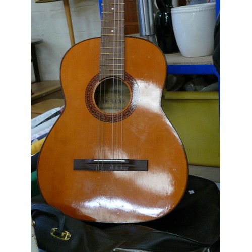 198 - A GOOD QUALITY SPANISH ACCOUSTIC GUITAR