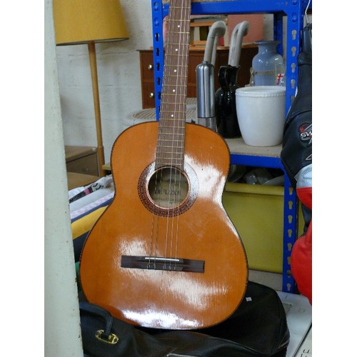 198 - A GOOD QUALITY SPANISH ACCOUSTIC GUITAR