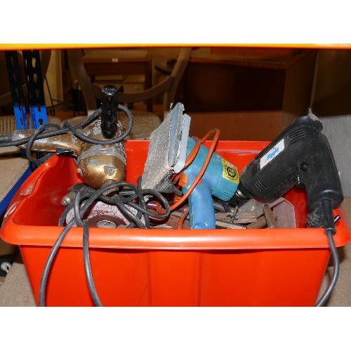 199 - A LARGE TUB OF VARIOUS TOOLS