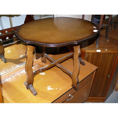 443 - A SMALL MAHOGANY SIDE TABLE