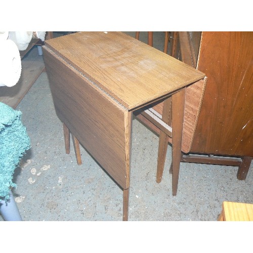 452 - A SMALL RETRO DROP LEAF TABLE