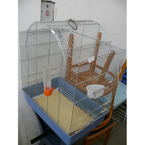 480 - A LARGE FLOOR STANDING BIRD CAGE