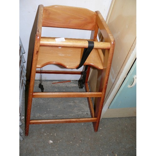 484 - A SMALL WOODEN HIGHCHAIR