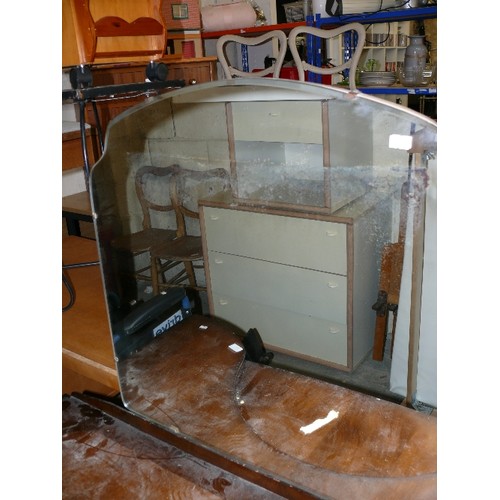 494 - A VINTAGE DRESSING TABLE WITH MIRROR AND DRAWERS