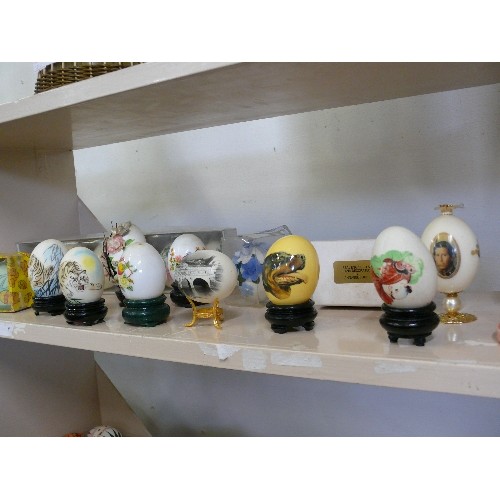 93 - A LARGE COLLECTION OF DECORATIVE HAND PAINTED EGGS