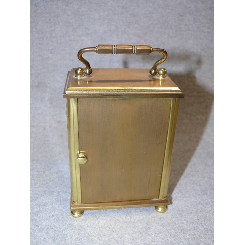 94 - A GOOD QUALITY BRASS CARRIAGE CLOCK BY LONSDALE