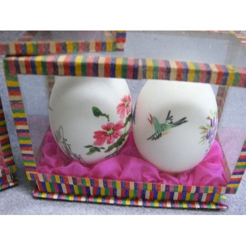 95 - 3 PAIRS OF BEAUTIFUL HAND PAINTED EGGS IN DISPLAY CASES