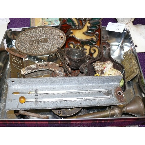 73 - A TIN OF MOSTLY CAST OR BRASS COLLECTABLES TO INCLUDE A TRAIN PLAQUE, PADLOCK, THERMOMETER, SCALES E... 