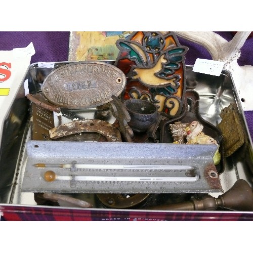 73 - A TIN OF MOSTLY CAST OR BRASS COLLECTABLES TO INCLUDE A TRAIN PLAQUE, PADLOCK, THERMOMETER, SCALES E... 