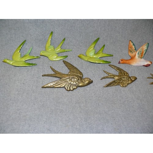 118 - A SET OF 3 VINTAGE METAL WALL PLAQUES PLUS A SET OF 3 BRASS BIRD WALL PLAQUES AND A CERAMIC BIRD PLA... 