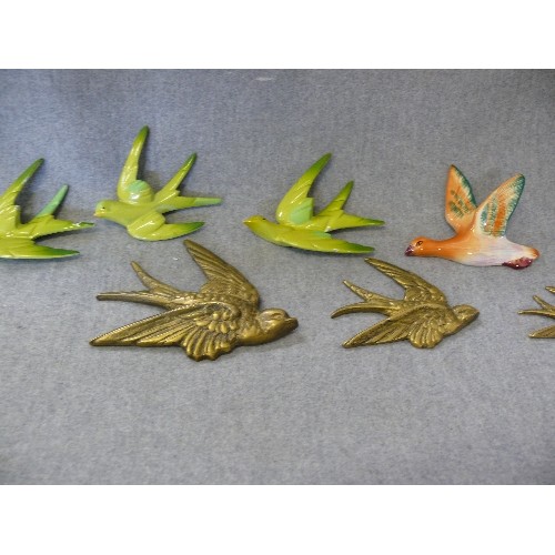 118 - A SET OF 3 VINTAGE METAL WALL PLAQUES PLUS A SET OF 3 BRASS BIRD WALL PLAQUES AND A CERAMIC BIRD PLA... 