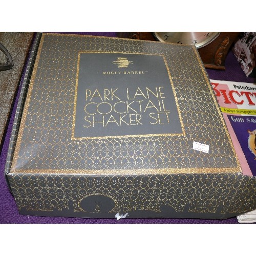 76 - A VERY NICE VINTAGE BOXED PARK LANE COCKTAIL SET