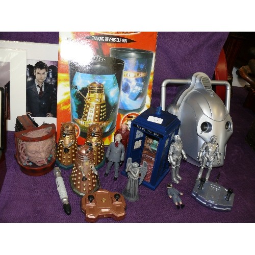 129 - A COLLECTION OF DOCTOR WHO FIGURES ETC TO INCLUDE TARDIS, CYBERMEN, DALEKS, WEEPING ANGEL, FACE OF B... 