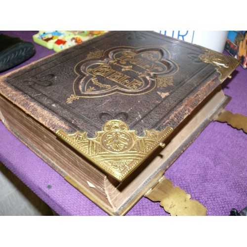 137 - AN ANTIQUE REV JOHN BROWN FAMILY BIBLE