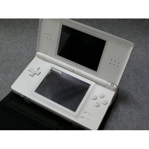 146 - A WHITE NINTENDO DS IN BLACK CASE