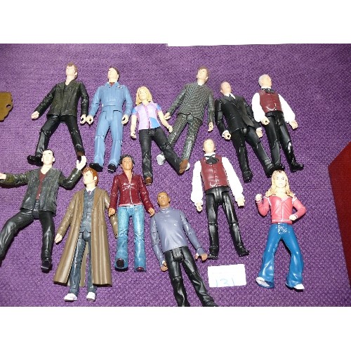 131 - A SELECTION OF DOCTOR WHO FIGURES TO INCLUDE DAVID TENNANT, CHRISTOPHER ECCLESTON, ROSE, MICKEY, MAR... 