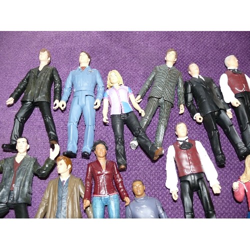 131 - A SELECTION OF DOCTOR WHO FIGURES TO INCLUDE DAVID TENNANT, CHRISTOPHER ECCLESTON, ROSE, MICKEY, MAR... 