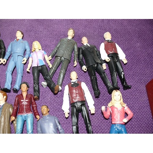 131 - A SELECTION OF DOCTOR WHO FIGURES TO INCLUDE DAVID TENNANT, CHRISTOPHER ECCLESTON, ROSE, MICKEY, MAR... 