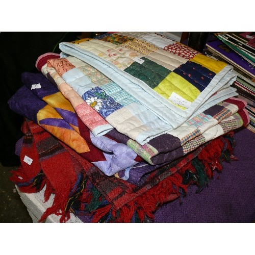 170 - A SELECTION OF VINTAGE QUILTS AND BLANKETS