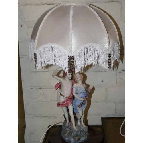 186 - A LARGE CERAMIC TABLE LAMP FEATURING A COUPLE WITH DECORATIVE SHADE